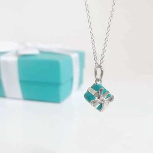 Designer 925 Sterling Silver Tiffay and Co Gift Box Halsband pläterad med 18K Platinum Blue Bow Pendant Collone Chain