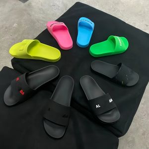 Designer-Sandalen, Luxus-Hausschuhe, Slides für Herren, klassische Buchstaben, Schwarz, Weiß, Schwarz und Weiß, farblich passende Damen- und Herren-Slipper, Strand-Duschraum-Innen-Hotel-Slipper