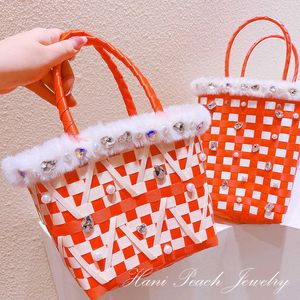 HD1110A2 Full Sky Star Water Diamond Woven Bag Sweet Mink Plush Edge Checkerboard Vegetable Basket One Shoulder Handbag for Women 240315