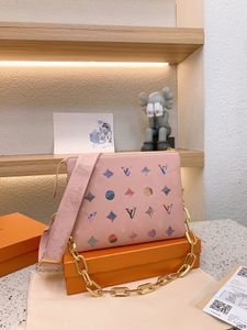 한정판 Coussin PM Blue Cowboy Hug Bag 컬러 스크린 인쇄 어깨 가방 클러치 핸드백 럭셔리 브랜드 디자이너 가방 토트 백 체인 패키지 M57790