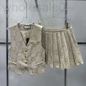 Vestido de duas peças designer de luxo impressão colete saia mulheres verão sem mangas corrente colete sexy plissado botão de metal camisa kilt 2 conjunto imor