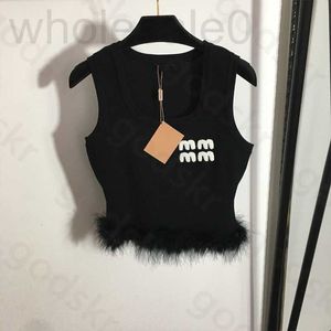 Kvinnors stickor Tees Designer Sexig Furry Camisole Women Fashion Embroidery Knit Square Neck Breatble Tank Tops Hit3