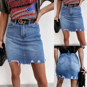 2024 sommer Neue Denim Kurzen Rock Casual Bag Hip Wash Plüsch Rand Perforierte Frauen