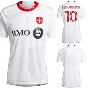 24 25 Toronto FC Soccer 10 Alejandro Pozuelo Trikot 21 Jonathan Osorio 23 Brandon Servania 28 Raoul Petretta 9 Ayo Akinola 29 Deandre Kerr Fußballtrikot-Kits