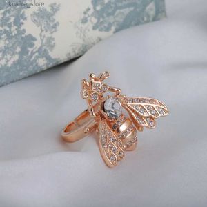 Cluster Rings Versatile and Versatile Vintage Premium Bee Opening Adjustable Fashion Womens Ring L240315