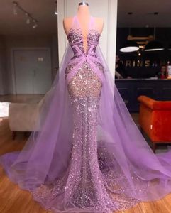 Fairy Lilac Purple Evening Dresses With Sheer Tulle Cape Sexig sjöjungfru Halter V Neck -paljetter Pärlor Party Prom -klänningar Se genom Bodice Vestidos de Bal BC18383