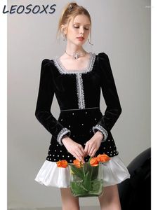 Sukienki swobodne elegancka dama notatek kontraktowy kolor aksamitny sukienka kobiet 2024 Spring Retro Young Temperament Rhinestone Black