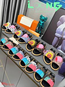 Highlights flat sandals designer luxury slippers summer fashion style beach seaside style slippers for men and women