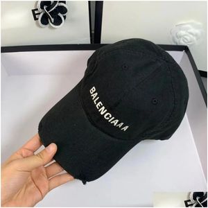 Bollmössor Kvinnor Mens Spring and Summer Cap trasiga hål Retro Pretty Letter Brodery Solid Color Casquette Outdoor Sports Designer OTF4Q