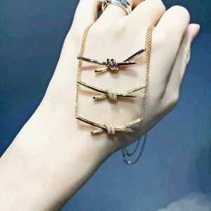 المصمم High Edition v Gold Tiffay and Co Toversed Necklace for Women 18k Light Luxury Fashion Kont Diamond Rope Rope Rope Tide Tide Tide
