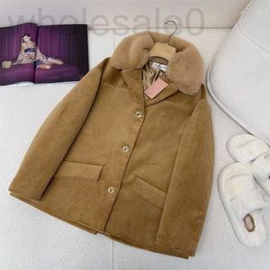 مصمم فرو للنساء 2024 أوائل الربيع الجديد Nanyou Miu Age تقليل نمط الفتاة معطف طوق Fleece Coat+الورك ملفوفة نصف تنورة corduroy مجموعة G18H