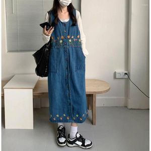 Casual Dresses Women's Denim Rand kjol vårens höst ärmlös V-ringning Enkelt breasted blomma broderi mitten av kalvlängd lös klänning