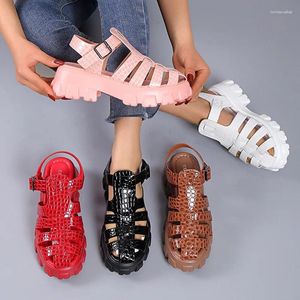 Sandalen Braun PU Leder Gladiator Frauen 2024 Sommer Vintage Weben Aushöhlen Schnalle Plattform Schuhe Frau Casual