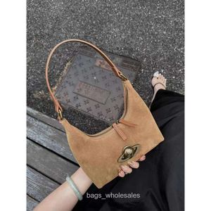 Store Design Bag Sale Autumn and Winter Niche Frosted Underarm for Womens 2024 New High-end Feel Stick Fashionable Shoulder