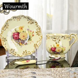 Europeisk elfenbens porslin tekopp och tefat 250 ml högkvalitativ keramisk kaffekopp rose blommor röd te kopp set drinkware trevlig gåva 240304