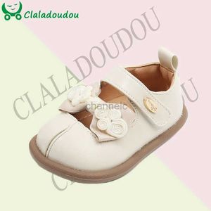 First Walkers Claladoudou Baby Leather Shoes Solid Beige Brown Brand Shoes Frasnable Srapt Dress for Kids Girls Performance حفل زفاف 240315