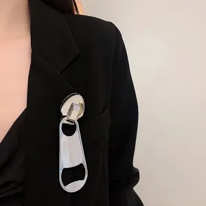 Brooches Metal Zipper Brooch European And American Style Personality Fashion Big Ms Travel Wedding Clothing Accessories 2024