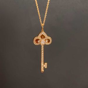 Designer tiffay and co Collana chiave Oro rosa 18 carati Iris intarsiato Diamante Alta qualità Sensazione di sostituzione piatta Catena spessa per maglione artigianale Donna