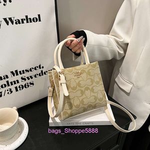 Fábrica atacado bolsa 2024 início da primavera nova bolsa feminina moda tote um ombro impresso violino pontuação portátil