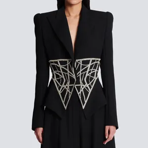 女性のスーツ女性ブレザージャケットと蝶のクリスタルチェーンディテールファッションダイヤモンドオフィスレディ