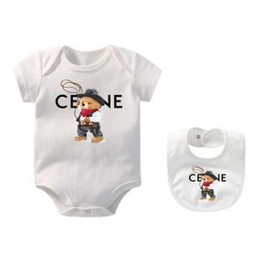 2024 Kids Cartoon Bear Print Designer Letters Rompers With Bibs Cotton Newborn Baby Jumpsuits Girls Boys Clothes Bodysuit 240315