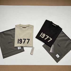 Fearofgod ess double thread 1977男性と女性の両方のためのプリント半袖Tシャツの群れ