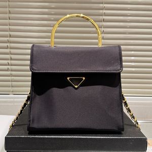 Tasarımcı Çanta Sıradan Orijinal Deri Metal Bilek Tutma Çanta Straddle Torbası Klasik Pure Tote Omuz Çantası veya Crossbody Çantalar Basit ve Güzel