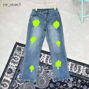 Chromees Heart Cross CH Mens Jeans مصمم يصنع سراويل قلب مستقيمة من الكروم.