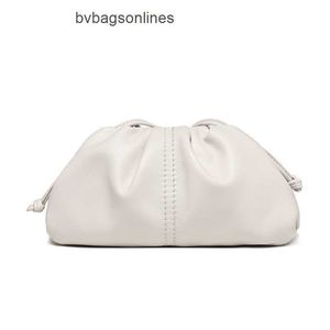 Botteg Venet High End -väskor för påse Bag Womens Cloud Fashion 2024 Ny Underarm Small Dumpling Original 1: 1 med riktig logotyp och låda