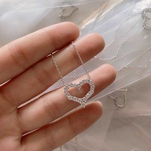 Designer Tiffay och Co Love Necklace 925 Sterling Silver Plated 18K White Gold Full Diamond Medium Heart Pendant Collar Chain Precision High Version