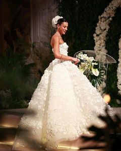 Exauisite bez ramiączek 3D Lace Flowers A Line Wedding Sukienki ślubne Backless Bride Sukienka