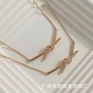 Designer Tiffay och Co Knot Necklace Fashionabla Trendy Personlig S925 Silver Diamond Collar Chain med Gu Jiling samma stil