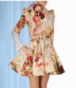 2024 NYTT Fashion Silk Lantern Sleeves Dress med fragmenterade blommor Kändisstil Frocks Holiday Sexig klänning