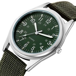 Orologi da polso Orologio al quarzo semplice da uomo Lancette luminose Cintura di tela intrecciata Verde fluorescente Moda maschile Calendario settimanale Display Regali