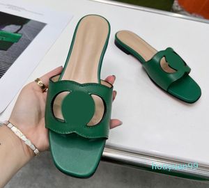 2024 Kvinnors tofflor Cut-Out Sandal Sandal Calf Leather Sexig Flat Ladies Fashion Cutout Wear Shoes 35-42