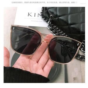 Sonnenbrille Damen Großer Rahmen UV400 Metall Spiked Modische Retro Sonnenblenden Für Frauen