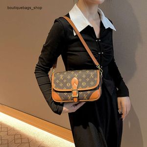 Stylish Handbags From Top Designers Live Broadcast Method Stick Bag New Womens Soft Leather Underarm Single Shoulder Crossbody Leisure Msenger