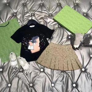 Babykleidung, T-Shirt, Kinder-Designer-Set, Kinder-Sets, Kleinkindkleidung, 1–15 Jahre, Mädchen, Jungen, T-Shirt, 2023, Luxus-Sommer-Shorts, Ärmel mit Buchstaben-Tags, klassisch, 7 Farben