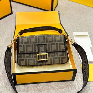 Designer Bags Baguette Bag Women Crossbody Handväskor Klassisk axelhandväska Luxury Tote Bag Fashion Plånbok präglad klaffväska berömd duk presentpåse