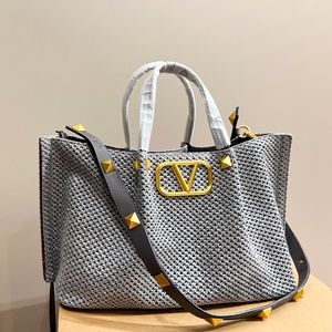 Alta Qualidade Luxurys Raffias Designer Tote Bag Vlogo Rebite Grande Loja Bolsa e Bolsa Lady Weave Beach Bag Womens Mens Travel Crossbody Clutch Palha Sacos de Ombro