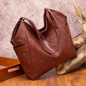 2023 New Oil Wax Plant Soft Large Capacity One Shoulder Simple Women's Bag 240315