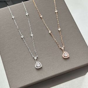 Collana per regalo sbiadito in stile classico in argento sterling placcato oro con diamanti di design