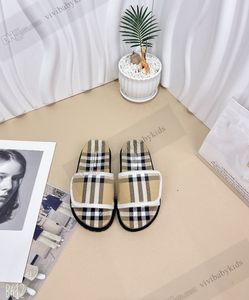 Designer Children Plaid tofflor Fashion Boys Girls Non-Slip Soft Bottom Sandaler Kids Outdoor Beach Slippers EUR26-35 Z7206