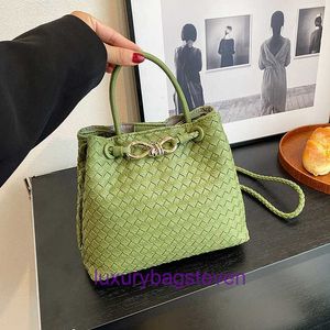 Design Bottgss Ventss Andiamo Chain Umhängetasche für Damen Französische High-End-Webtasche Damen Herbst neue leichte Luxushandtasche praktisch groß mit echtem Logo