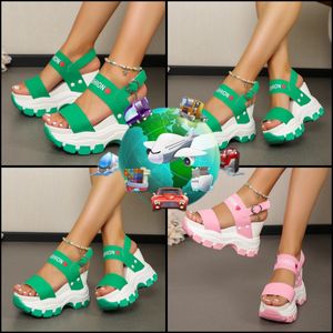 2024 Toppkvalitet Nya tofflor Buckle Strap Wedge Heel Sandals for Women Summer Lightweight Platform Non Slip Shoes GAI Size 35-43