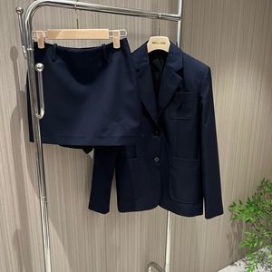 2024 Early Spring New Small Tall Academy Style Navy Blue Suit Coat Half kjol Två stycke för kvinnor