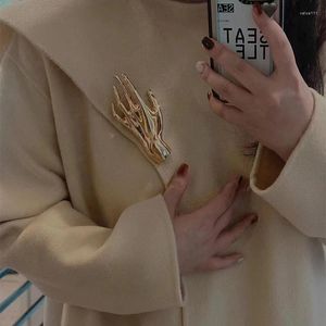Broscher 2024 koreansk mode estetisk guld färg handdräkt klädkläder dekoration brosch stift för män kvinnor vintage smycken