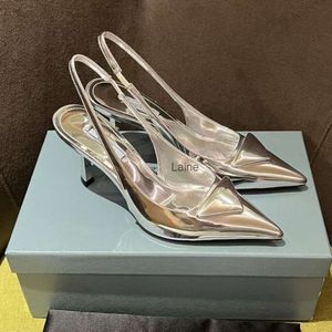 Novo couro rosa estiletes pontiagudos com sandálias de 9cm boca rasa gato dançando com vento de fada menina preto casual fivela triangular decorado sapatos femininos de casamento catwa