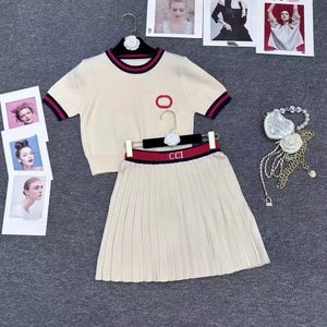 2024 designer de moda feminina carta branca luxo decote em v manga comprida top + saia plissada de luxo branco ao ar livre casual senhoras alta qualidade primavera/verão conjunto de 2 peças