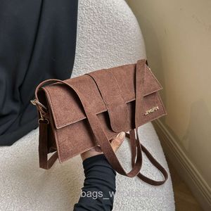 Sacos de design são vendidos barato moda camurça bolsa axila pequeno saco 2024 popular novo estilo ombro das mulheres este